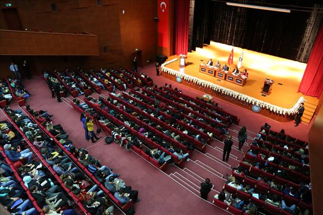 NİĞDE REKTÖRÜNDEN HER ÖĞRENCİYE SÖZ HAKKI