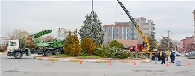 AKSARAY BELEDİYESİ TİYATRO KAVŞAĞINDA DÜZENLEME YAPTI