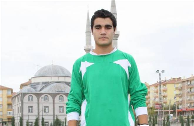 Genç Eldiven Kemal Kalesini Gole Kapatacak