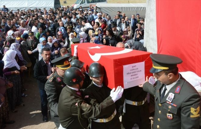 Şehidimizi Son yolculuğuna göz yaşları arasında gönderdik