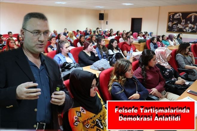Felsefe Tartışmalarında Demokrasi Anlatıldı 