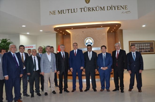 Bakan Aşçı Aksaray Ticaret ve Sanayi Odasını  ziyaret etti.