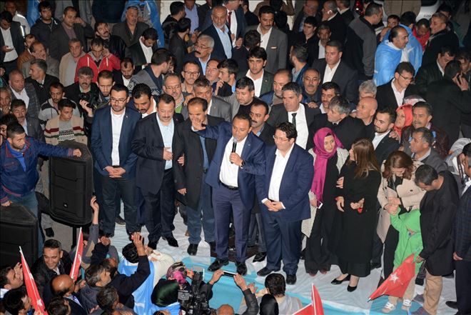 3 Milletvekilliğini Alan Ak Partililer Sokaklara Döküldü