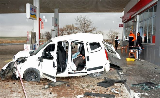 Cezaevinden İzinli Çıkan Mahkûmlar Kaza Yaptı: 1 Ölü 2 Yaralı