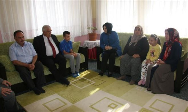 Şehit çocuklarına tablet ve dizüstü bilgisayar hediye edildi