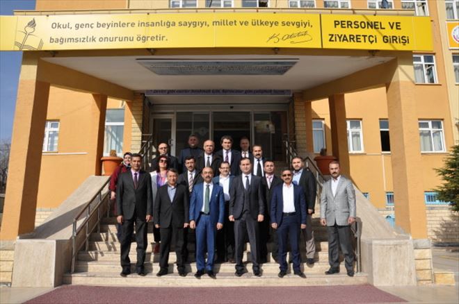      Tüzün, Fen Lisesinde bir dizi incelemelerde bulundu.