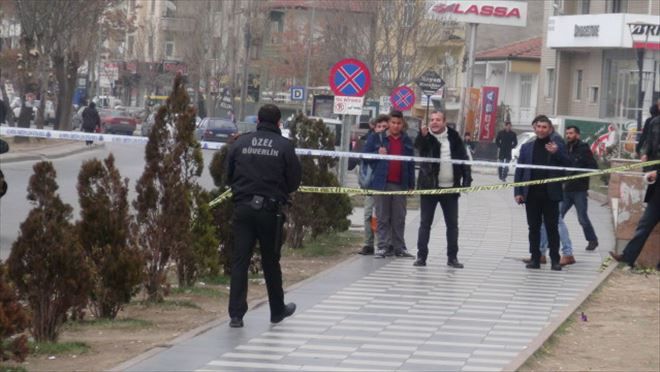 Güvenlik Görevlisi Canını Hiçe Sayarak Şüpheli Çantaya Müdahale Etti