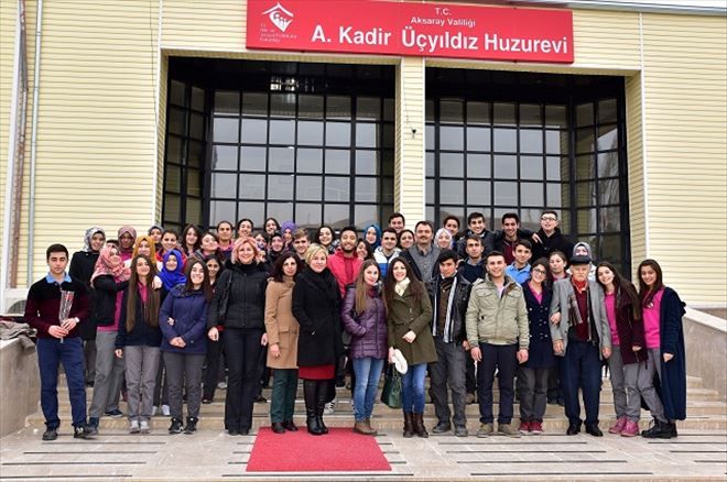 Atatürk Anadolu Lisesi´nden Huzurevine ziyaret