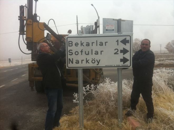 Aksaray Özel İdaresi Trafik Ve Bilgi İşareti levha montaj çalışmaları devam ediyor.