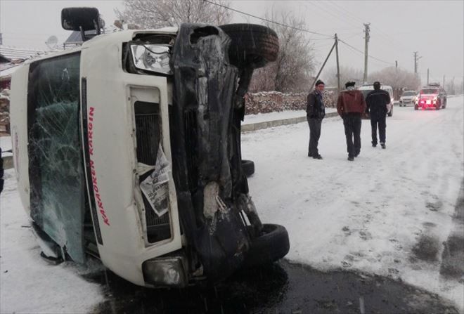 Aksaray´da Öğrenci Servisi Devrildi: 1 Yaralı