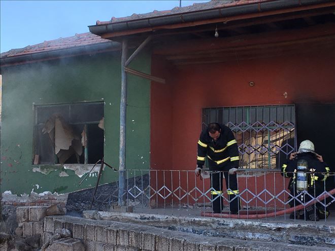 Kullanılmayan Bir Evde Çıkan Yangın Paniğe Neden Oldu