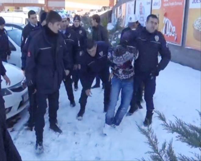 Kavga Eden Gruba Cop Ve Biber Gazlı Müdahale