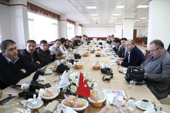 Rektör Acar Gazetecilerle ASÜyü konuştu 