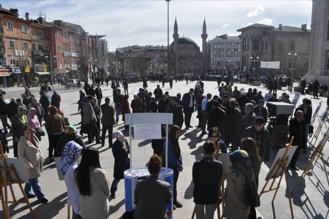 Aksaray Ülkü Ocakları Hocali katliamı ile alakalı sergi düzenledi 