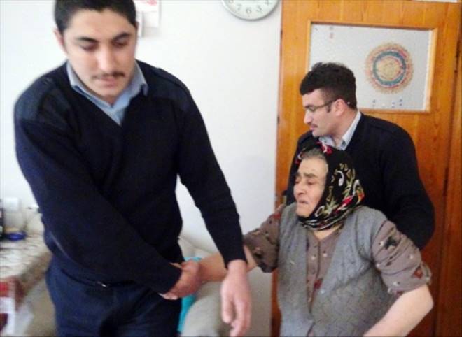 Gözleri Görmeyen Yaşlı Kadın 5 Saat Banyoda Kilitli Kaldı