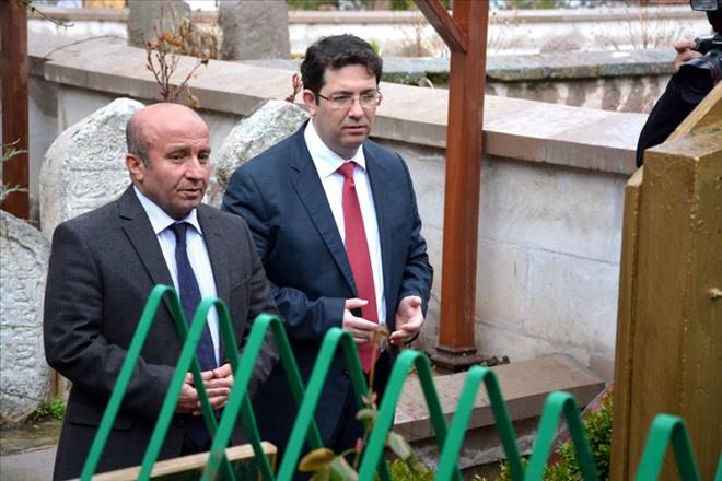 Bakan Yardımcısı Arzu, Somuncu Babayı Ziyaret Etti
