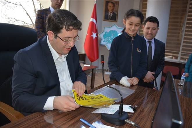 Öğrenciler Başkan Yazgıya Proje Sundular