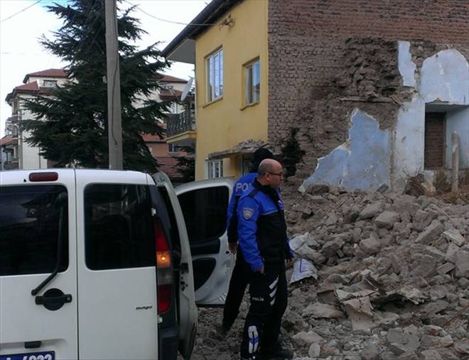 Aksaray`da Metruk Binalar Yıkılıyor