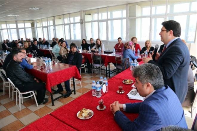 Başkan Yazgı Kuaförlere Makas Hediye Etti
