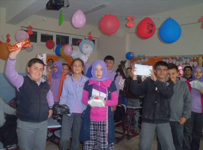 Peygamber Sevgisiyle Okulu Güllerle Donattılar