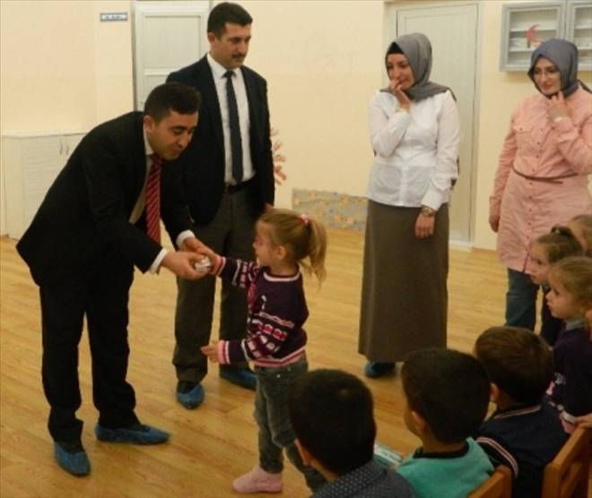 Öğrencilere Ağız Bakım Seti Dağıtıldı