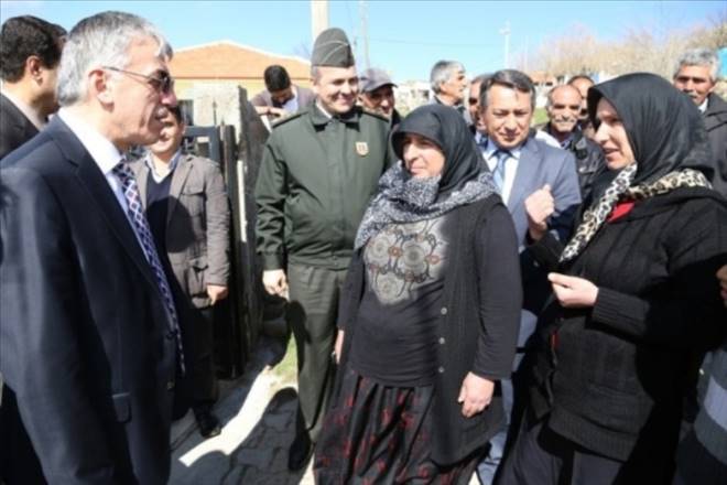 Vali Ataklı Köylerde İncelemede Bulundu