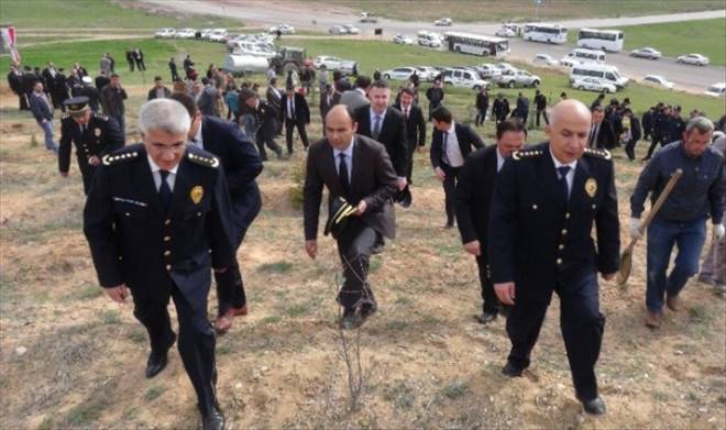 Emniyet Teşkilatı 230 Fidanı Toprakla Buluşturdu