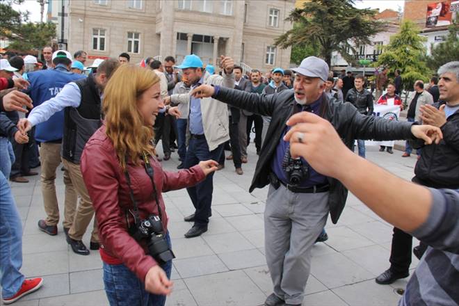 Basın Mensupları ile Birlikte Oynayarak 1 Mayıs`ı Kutladılar