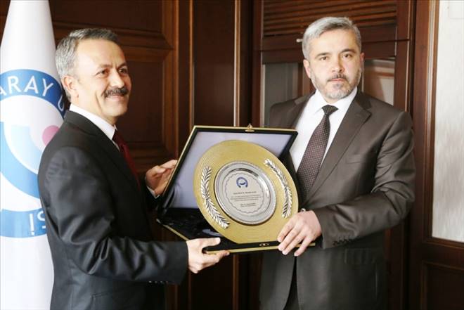 Prof. Dr. Yusuf Şahin Rektörlük Görevini Devraldı