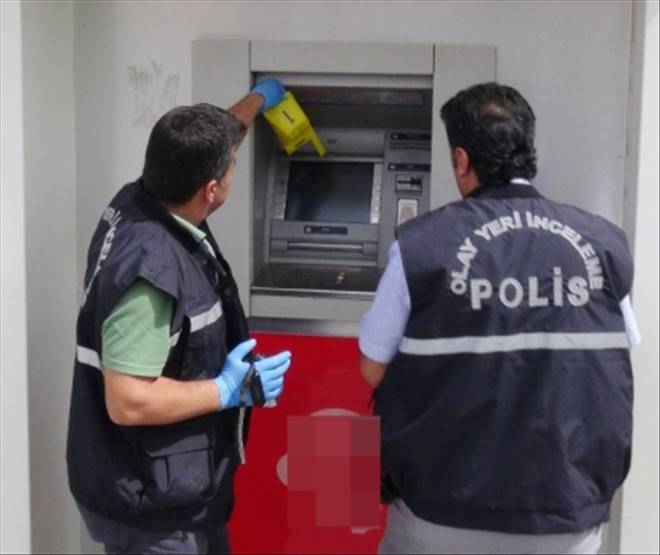 Atm`ye Kartlı Ve Çift Kameralı Düzenek