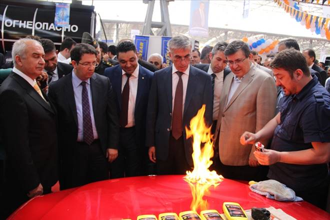 Kaput üzerinde ateş yaktı, ilgi odağı oldu