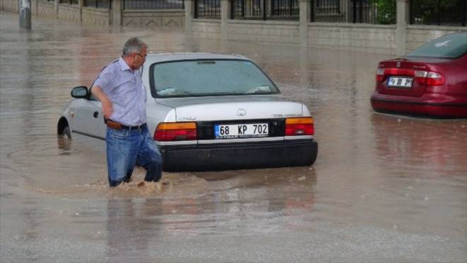 Aksaray`ı Sel Vurdu