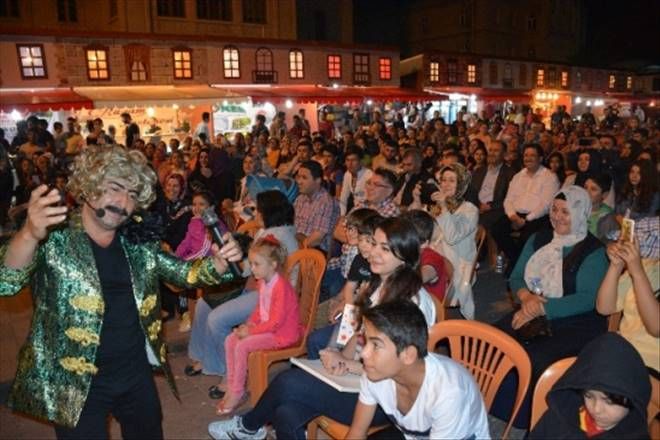 Seksenler Dizisi Oyuncuları Ramazan Sokağını Şenlendirdi