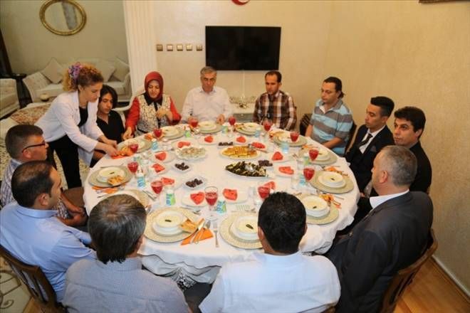 Vali Şeref Ataklı ve eşi Adile Ataklı, gazilerle iftar yaptı