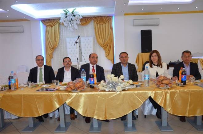 AK Parti muhtarlarla toplandı