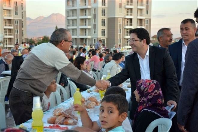 2 Bin Kişi Yunus Emre Mahallesinde İftar Yemeğinde Buluştu