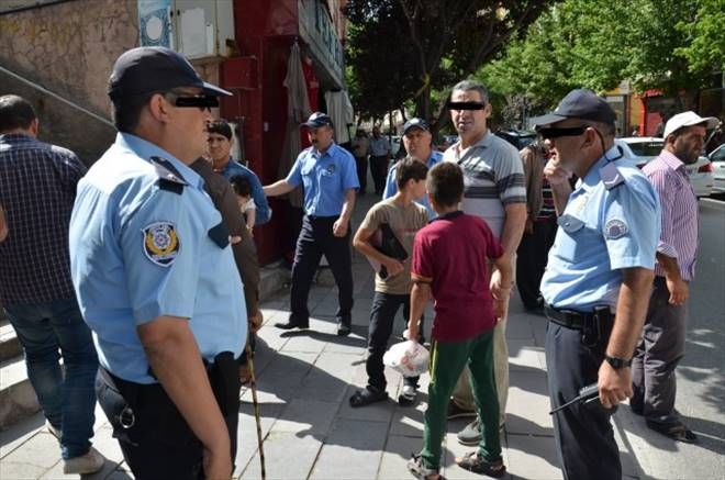 Polis ve Zabıta Dilenci ve Boyacı avında 