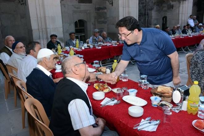 Zinciriye medresesinde Huzurlu bir iftar