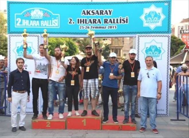 Ralliye katılan otomobillere kupa verildi