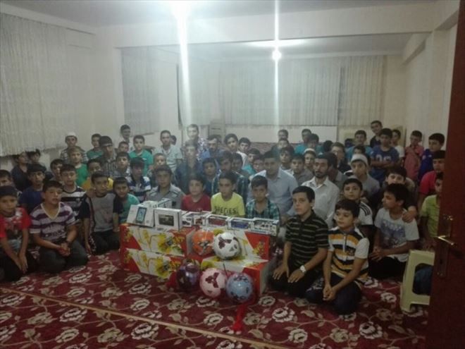 Ak Gençlik Minik Hafızları Sevindirdi