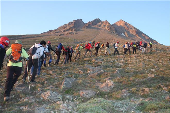        AKSADAK Öncülüğünde Dağcılar Hasandağına çıkıyor 