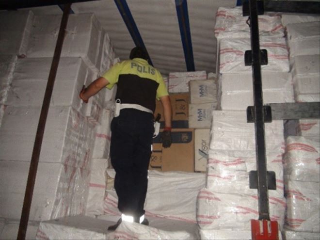 TIR da 150 bin paket sigara yakalandı