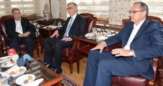 Çiçeği burnunda bakanlarımız bir dizi incelelemerde bulunmak için Aksaraya Geldiler 