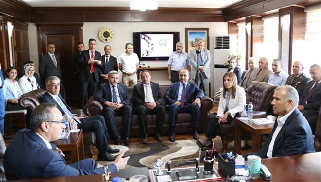 Bakanlar Rektör Şahin´i Ziyaret Etti