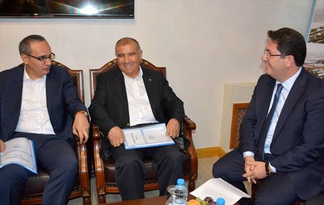Aksaraylı Bakanlar Belediye Başkanı Haluk Şahin Yazgı´yı Makamında Ziyaret Etti