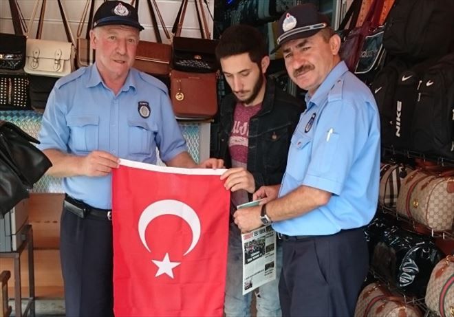 Aksaray Belediyesinden Esnaflara Türk Bayrağı
