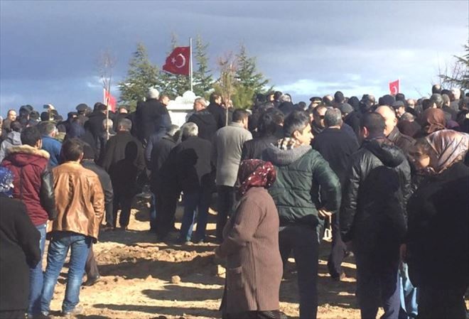 Şehidimizi Göz Yaşları Arasında Kara Toprağın bağrına verdik .