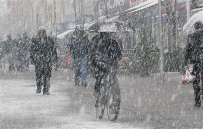 Aksaray Sabaha Bembeyaz Bir Örtüyle Uyandı