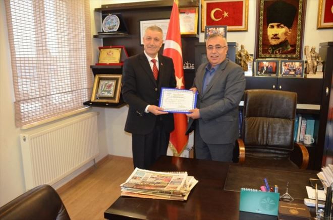 Saffet Çalışkan Hamit Özkök´e Teşekkür Belgesi Verdi