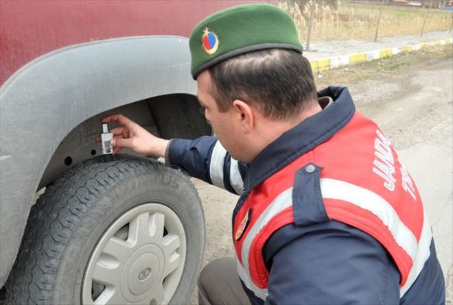 Jandarmadan Kış Lastiği Uygulaması